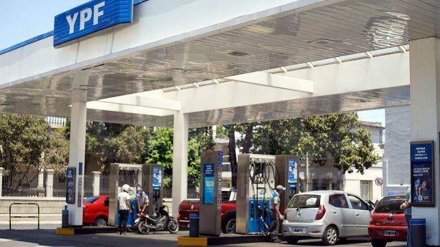 Carga de combustible: el 50% de la gente paga con tarjeta