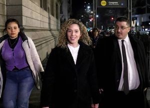 Lourdes Arrieta conformó un monobloque antes de que la echen de la bancada