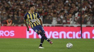 Juan Giménez en el día de su debut en primera, en cancha de River, cuando Central era dirigido por Miguel Angel Russo.