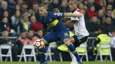 Pipa Benedetto la aguanta ante la marca del defensor millonario. Pipa Benedetto la aguanta ante la marca del defensor millonario.
