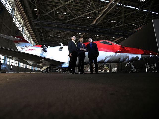 Honda presentó su nuevo y elegante avión
