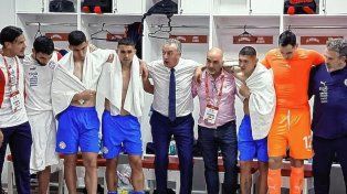 Lechuga Alfaro arengó a sus jugadores después de la gran victoria de Paraguay sobre Brasil.