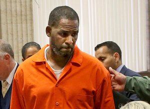 Condenaron a 30 años de prisión al cantante R. Kelly por abusos sexuales a menores