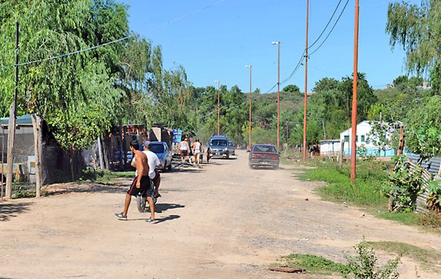 Violencia. El crimen de Cejas ocurrió el domingo a la madrugada en el barrio villagalvense conocido como La Ribera. (foto: Alfredo Celoria)