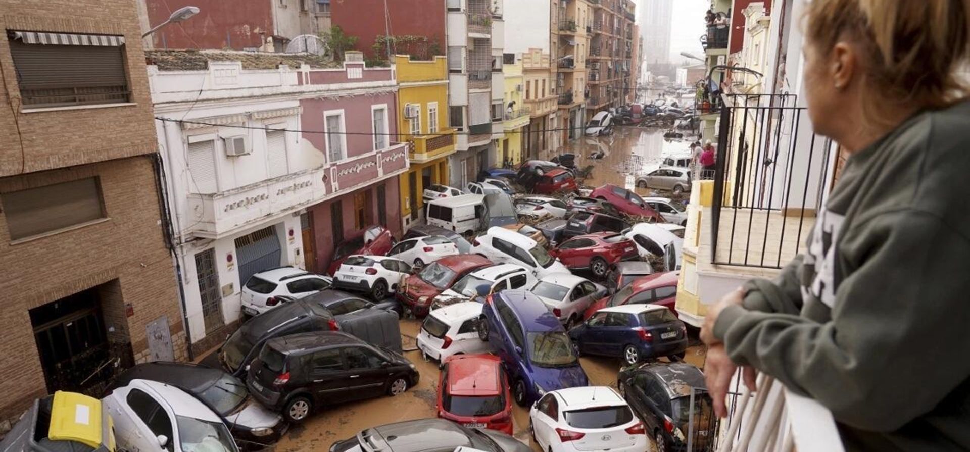 El fenómeno meteorológico conocido como DANA (Depresión Aislada en Niveles Altos), o “gota fría”, golpeó Valencia un día antes, desencadenando lluvias sin precedentes. En solo ocho horas cayeron 500 mm, devastando la región. (Foto. AP) El fenómeno meteorológico conocido como DANA (Depresión Aislada en Niveles Altos), o “gota fría”, golpeó Valencia un día antes, desencadenando lluvias sin precedentes. En solo ocho horas cayeron 500 mm, devastando la región. (Foto. AP)