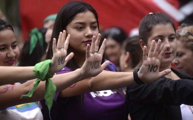 Existen distintos tipos y modalidades de violencia de género que pueden producirse tanto en la vida pública como privada o íntima de las personas.