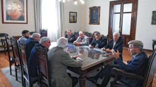 Entre Ríos: Frigerio analizó con la CRA y la Farer alternativas para mejorar los caminos rurales