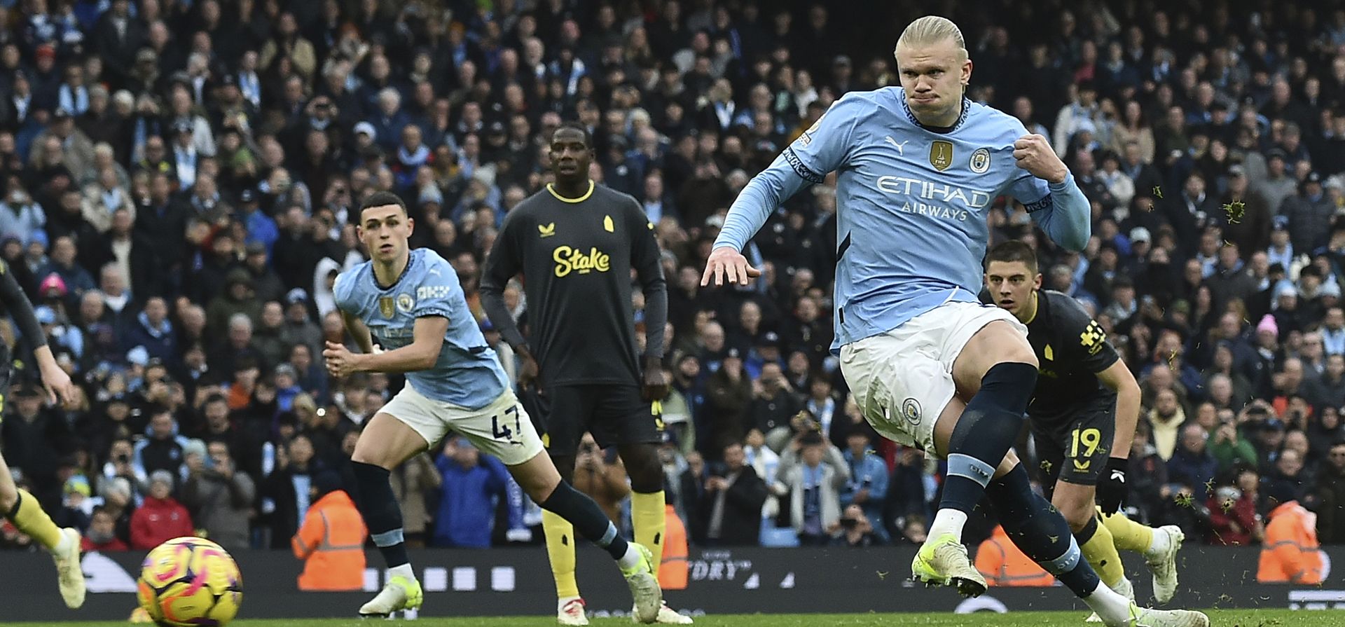 Erling Haaland, del Manchester City, erra un penal durante el partido de fútbol de la Liga Premier inglesa entre el Manchester City y el Everton en el estadio Etihad en Manchester, el jueves 26 de diciembre de 2024. (Foto AP/Rui Vieira) Erling Haaland, del Manchester City, erra un penal durante el partido de fútbol de la Liga Premier inglesa entre el Manchester City y el Everton en el estadio Etihad en Manchester, el jueves 26 de diciembre de 2024. (Foto AP/Rui Vieira)