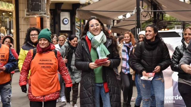 Carla Deiana en el cierre de campaña del Frente de Izquierda: