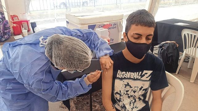 Ya se están aplicando las vacunas a chicos menores de 18 años