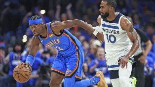 Oklahoma extendió la diferencia en la serie final del Oeste