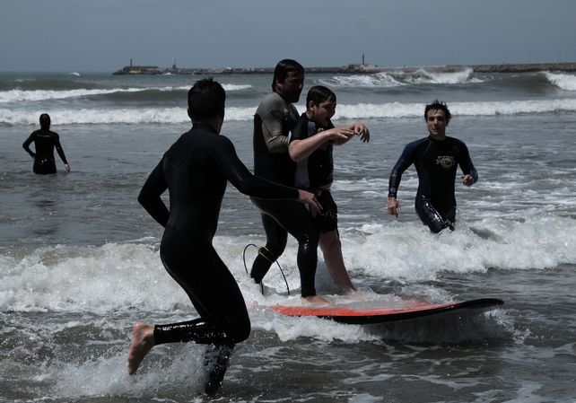 Las 18 fotos del primer Campeonato Sudamericano de surf adaptado