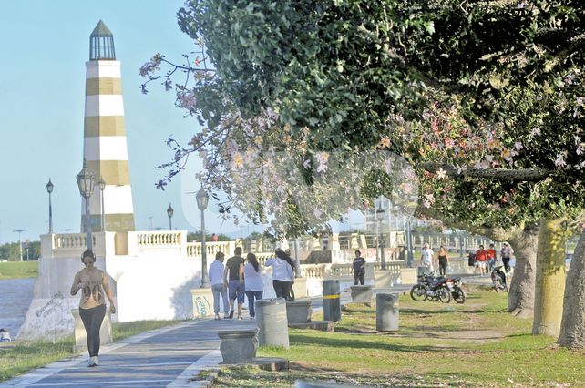 El Faro. Desde hace años es un punto de concentración ineludible para cientos de adolescentes y jóvenes