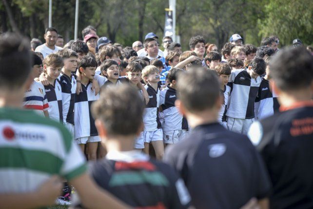 Estudiantes fue anfitrion en el Juan Cruz Mathé de rugby infantil.