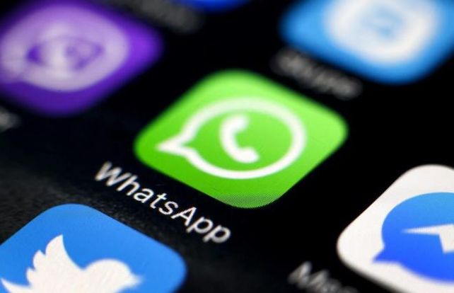 WhatsApp permite armar carpetas personalizadas con stickers