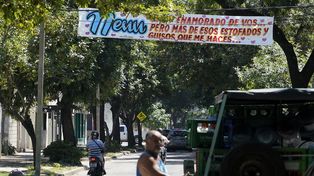La historia detrás de los misteriosos pasacalles que invadieron el centro rosarino