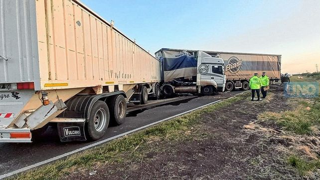 Ruta 12: fuerte choque entre dos camiones