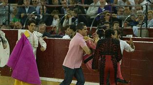 Espeluznante cornada en la cara a un torero en Zaragoza: el matador est&aacute; grav&iacute;simo