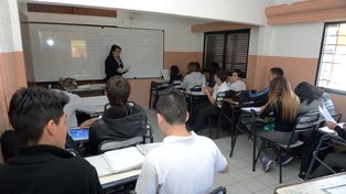 Lo citaron a la escuela por problemas de conducta de su hija y armó un escándalo