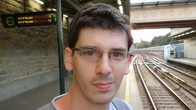 Una vez que descubrí la escritura me di cuenta de que me faltaba formación y entonces empecé a leer con más voracidad libros de literatura.