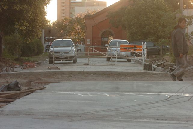 A pesar de los inconvenientes, ya se pavimentaron cinco cuadras en Candioti Sur