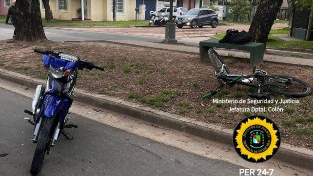 Colón: colisionaron moto y bicicleta que circulaban en el mismo sentido