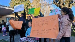 La comunidad educativa de Lucas González, departamento Nogoyá, levantó la voz en relación al edificio escolar que hoy se encuentra inhabitable.