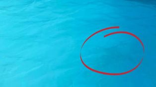 Impactante campaña para evitar accidentes en el agua pide que los nenes no vistan de azul