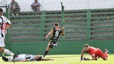 Miguel Merentiel festeja su gol que significó el descuento del Halcón. Miguel Merentiel festeja su gol que significó el descuento del Halcón.