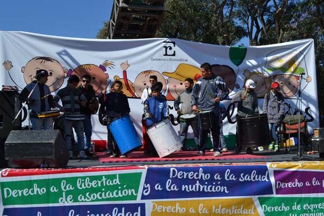 El festejo por el Día de las Niñas y los Niños congregó a cientos de chicos en el Puerto Nuevo