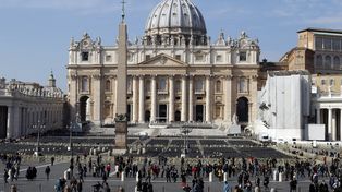 Arrestaron a un hombre que intentó meterse con el auto en el Vaticano