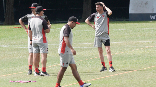 A Newells le surgió un competidor de peso por uno de los jugadores con los que Soso pretende reforzar el equipo en este mercado de pases.