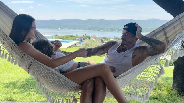 La cordobesa Valentina Ferrer y el colombiano J Balvin están en pareja desde 2018 y disfrutan las fiestas en la ciudad de Carlos Paz