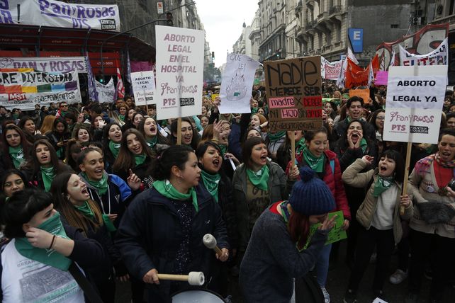 La ley de aborto legal obtuvo la media sanción de la Cámara de Diputados