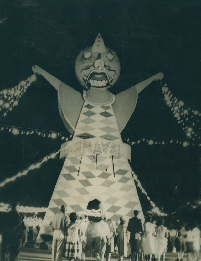 Entrada al Carnaval de 1962 en la intersección de Bv. Oroño y Av. Pellegrini. Foto: Museo de la Ciudad. 