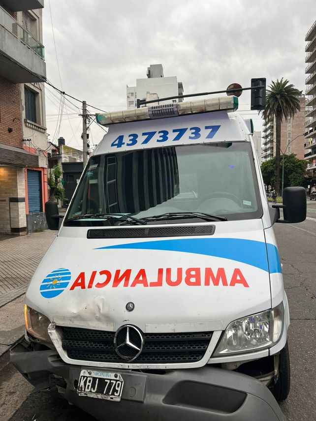 La ambulancia que involucrada en el choque en Francia y Zeballos