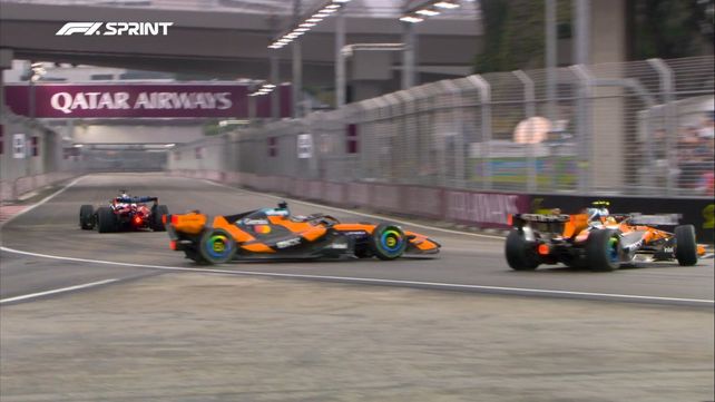 Lando Norris acaba de provocar el accidente y sacó de carrera a Oscar Piastri en la última vuelta de la sprint en Singapur.