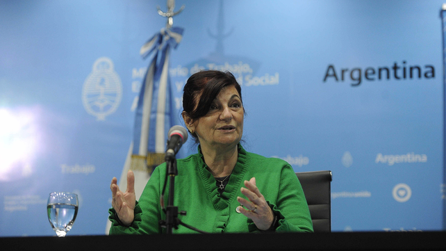 La ministra de Trabajo aclaró que los trabajadores que perciban el bono no van a poder comprar dólar ahorro