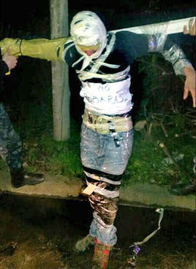 Detuvieron a doce policías de Santa Fe por el caso del muchacho crucificado