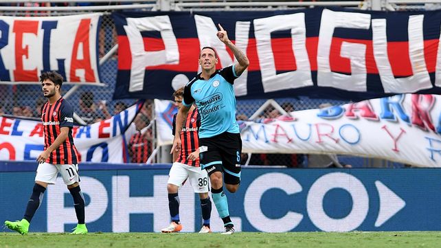 San Lorenzo le ganó a Belgrano y alcanzó a Boca en la punta del torneo