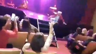 Sergio Denis se cayó de un escenario y tuvieron que internarlo