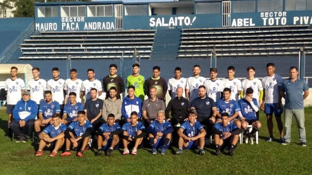 Listo para jugar. La tradicional foto del plantel que se realizó &nbsp;ayer en el renovado José Martín Olaeta. Argentino vuelve a jugar luego de 4 meses y el debut es ante Yupanqui. &nbsp; 