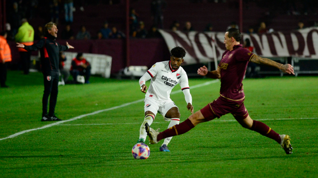 Jheron Mosquera fue titular contra Lanús y seguirá en el equipo. Faltará Armando Méndez