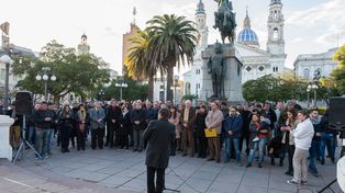 Poblado de la baxada. En el amanecer del día se realizó una ceremonia con autoridades municipales.&nbsp;