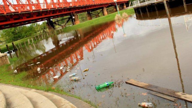 El Foro Ambiental de Gualeguaychú manifestó su preocupación por la contaminación del río y pidió acciones al gobierno municipal.