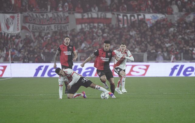 Newells, con protagonismo y enjundia, se llevó un gran punto de su visita a River