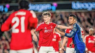 Nottingham Forest batió a Manchester United y sigue arriba