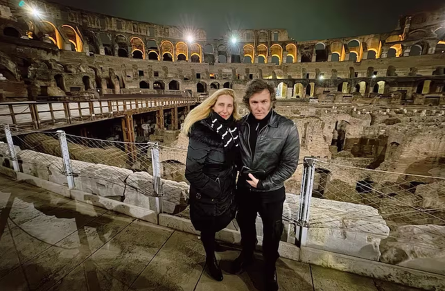 Desde Roma, el presidente Javier Milei arremetió otra vez contra los diputados y gobernadores opositores.