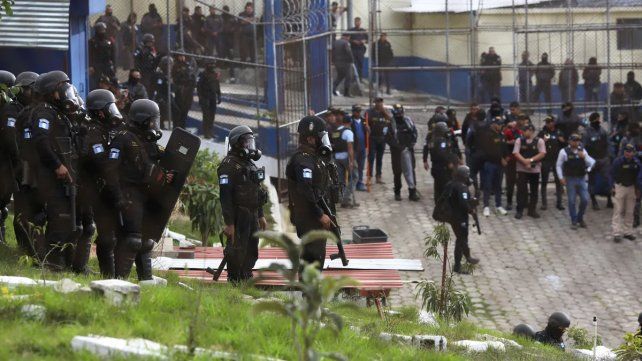 Guatemala declara Estado de Sitio tras muerte de ocho policías.