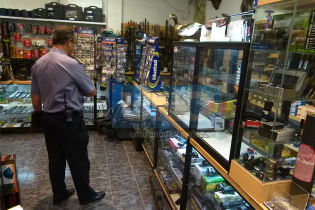 Robaron más de 20 armas de un local céntrico de Santa Fe